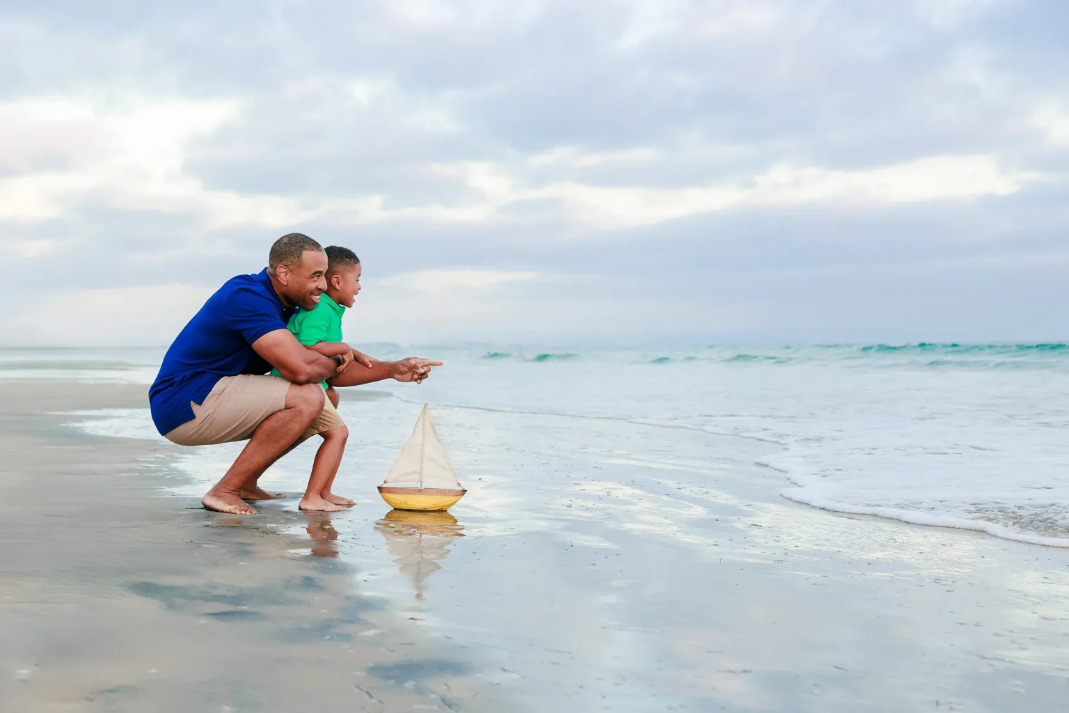 Family on Coronado Beach at Hotel del Coronado — Amy Gray Photography