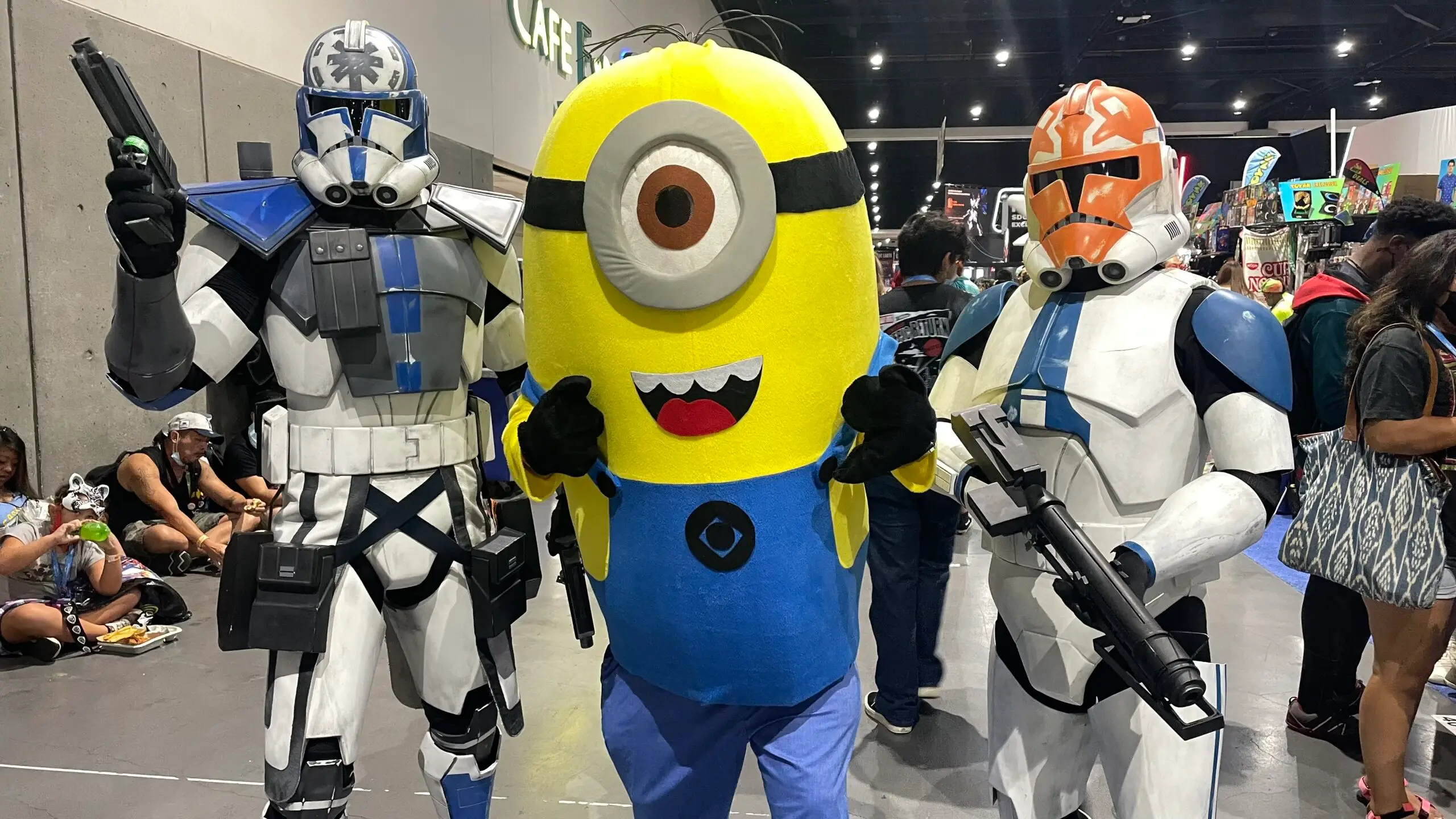 Minion costume and Star Wars cosplayers on the Comic-Con floor